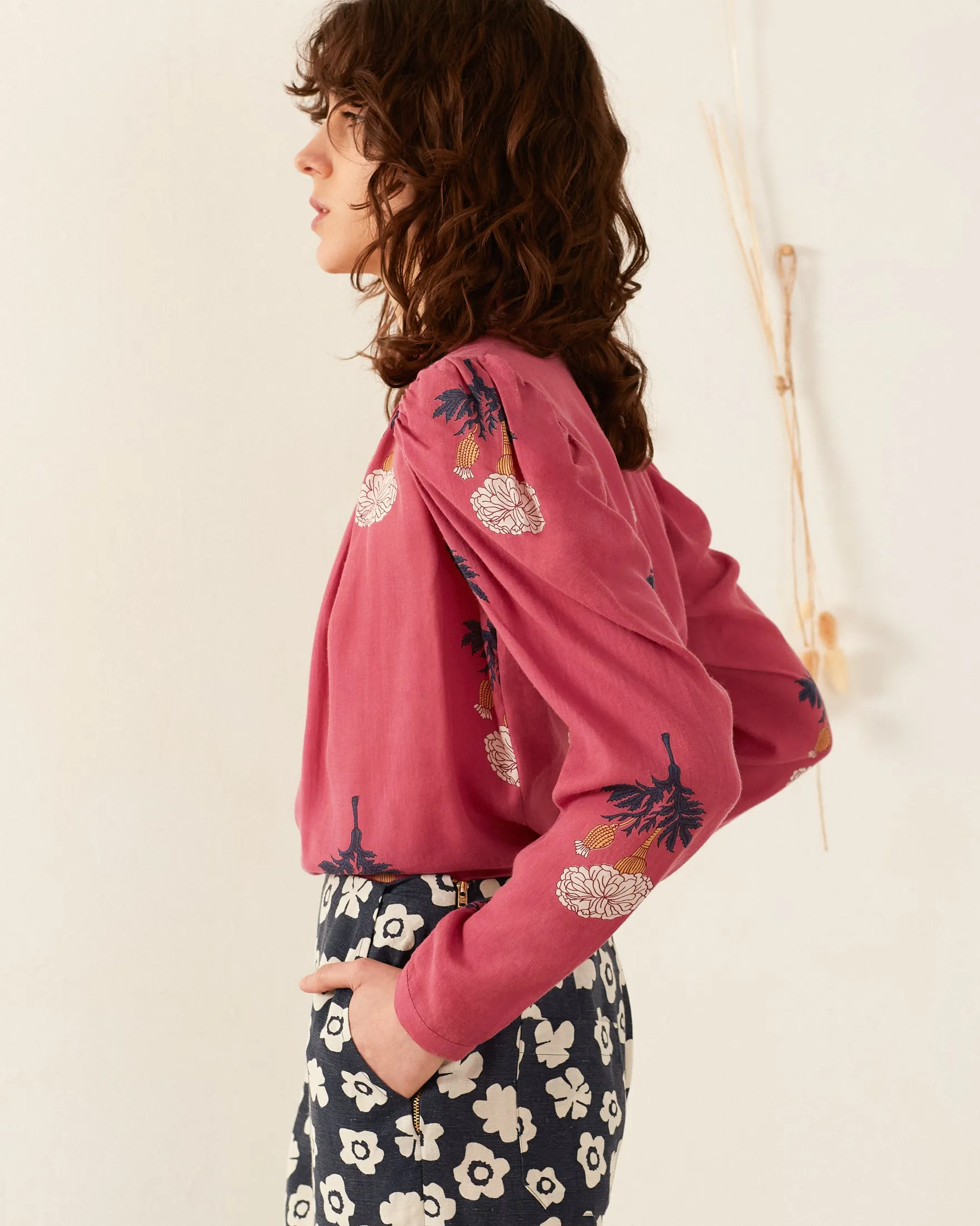 Arte Hibiscus Rose Shirt