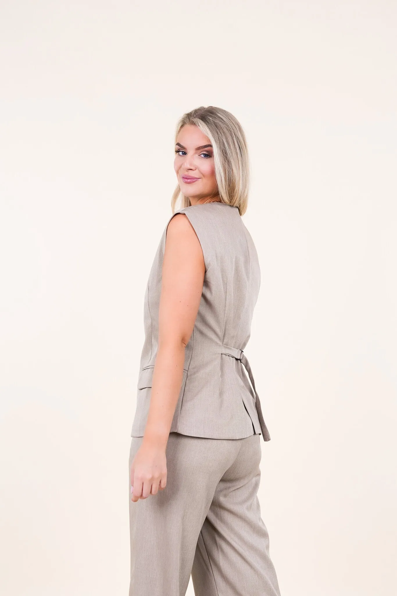 Dames gilet met donkere knopen taupe - Dani