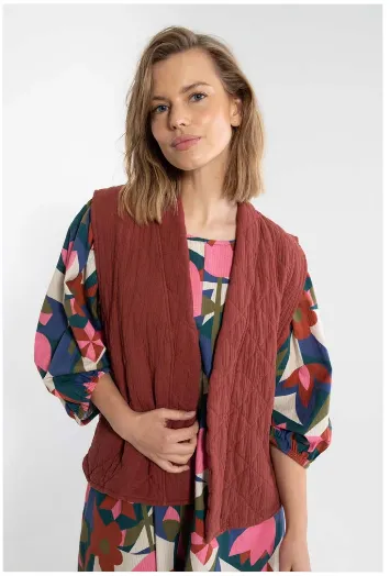Danefae danevibeke quilt vest swedish red