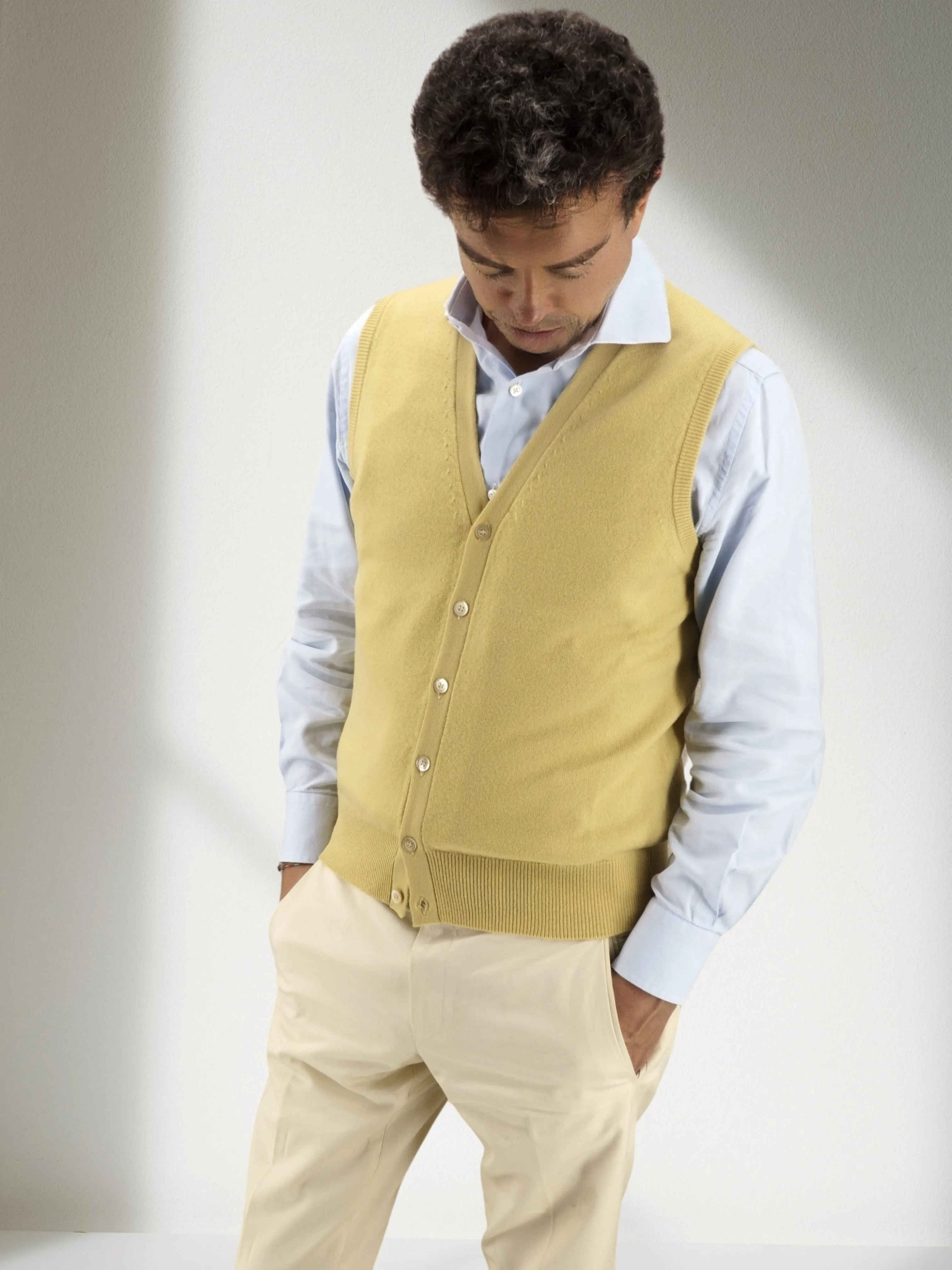 GILET BOTTONI GIALLO 100% CASHMERE
