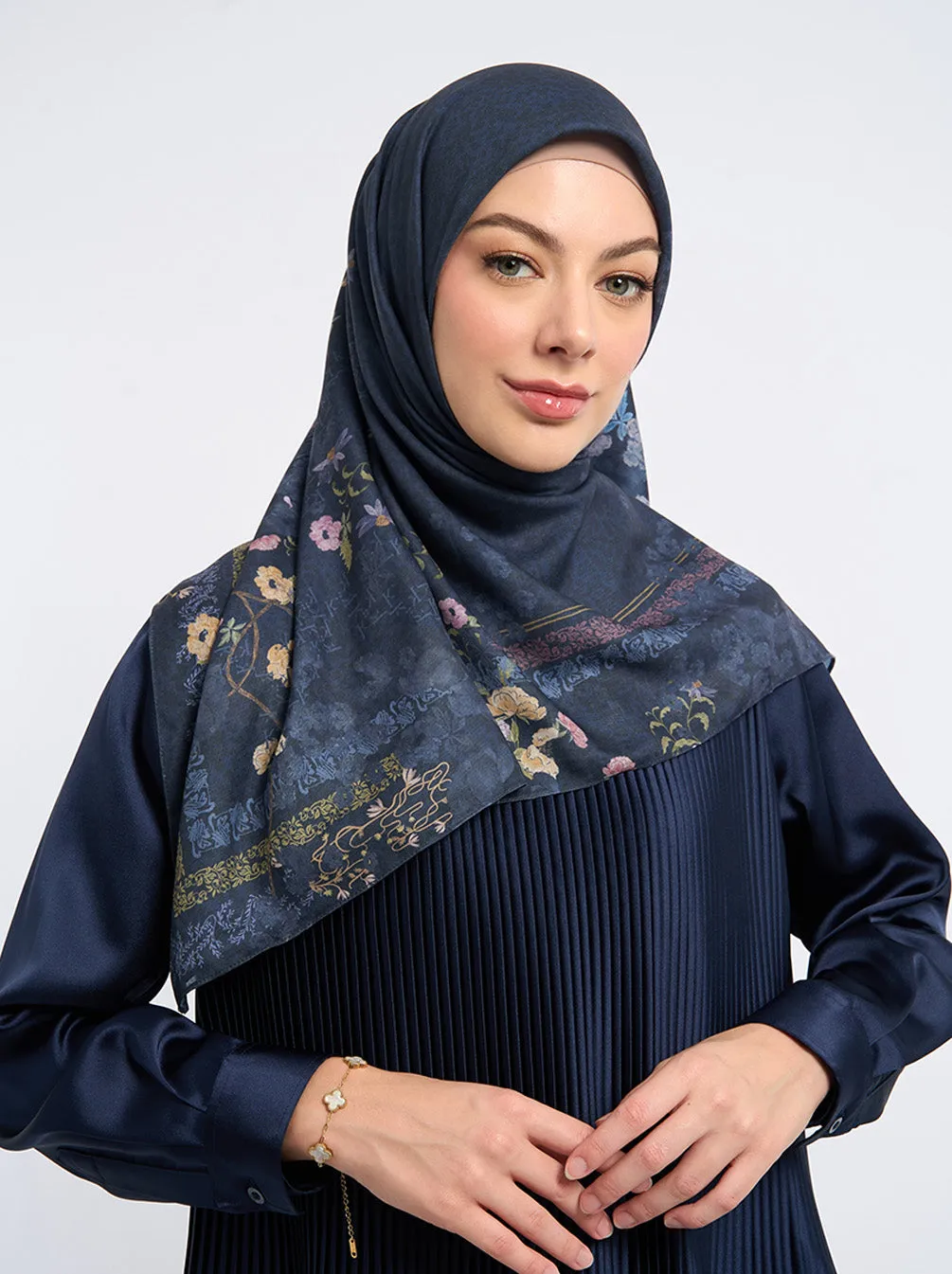 KIMAYYA SIGNATURE SCARF NAVY