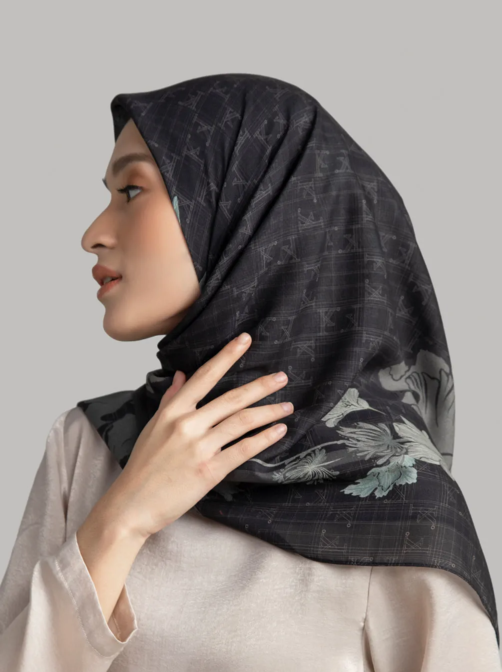 MINERVA SCARF SHADOW