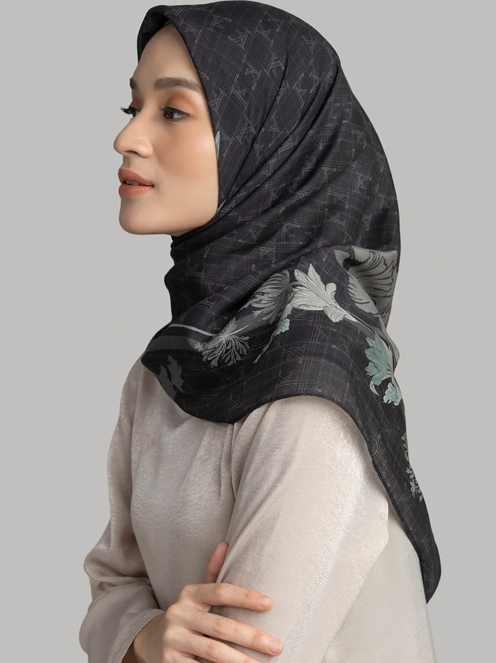 MINERVA SCARF SHADOW